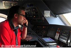 Conducteur d'une navette dans le tunnel sous la Manche / Photo : Groupe Eurotunnel Conducteur d'une navette dans le tunnel sous la Manche / Photo : Groupe Eurotunnel