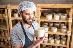 Crémier-fromager : de nouvelles formations pour un métier qui recrute Crémier-fromager : de nouvelles formations pour un métier qui recrute