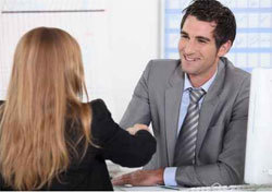 Hays recrute 100 consultants RH juniors d'ici fin 2014 Hays recrute 100 consultants RH juniors d'ici fin 2014