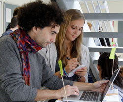 Etudiants de l'IIM. Etudiants de l'IIM.