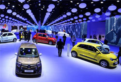 Stand Renault au Mondial de l'automobile 2014. Stand Renault au Mondial de l'automobile 2014.