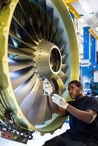 Le montage d'un moteur CFM56-7B. Le montage d'un moteur CFM56-7B.