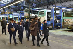 Visite d'un centre bus lors des "Mercredis du handball" / RATP