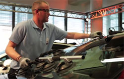 Technicien vitrage : un métier de la réparation automobile qui recrute Technicien vitrage : un métier de la réparation automobile qui recrute