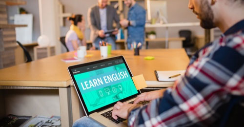 Jeunes pros : comment améliorer son anglais ? Jeunes pros : comment améliorer son anglais ?