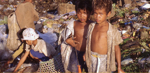 Enfants sur la décharge © 2016 Aloest Films Bonne Pioche Cinema Enfants sur la décharge © 2016 Aloest Films Bonne Pioche Cinema