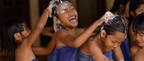 Christian et Marie-France des Pallières : rendre le sourire aux enfants cambodgiens