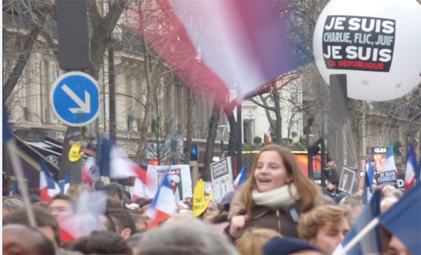 Des jeunes dans la manifestation du 11 janvier 2015. Photo : reussirmavie.net