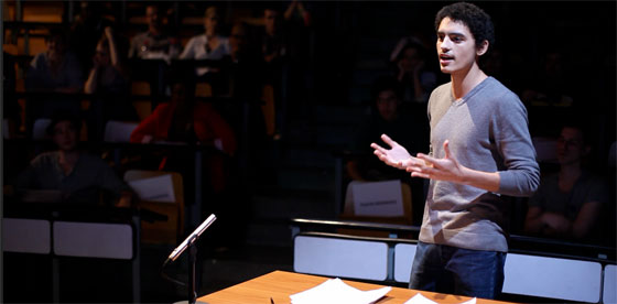 La prestation d'un candidat durant le concours Eloquentia de 2014. La prestation d'un candidat durant le concours Eloquentia de 2014.