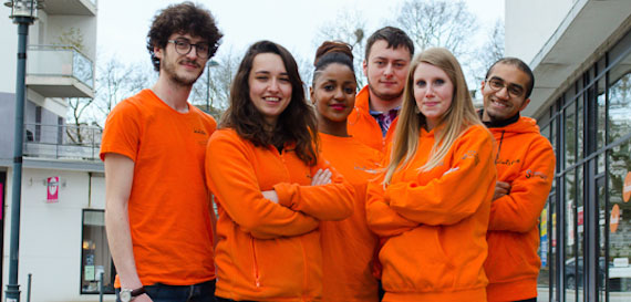 Jeunes volontaires en service civique de l'association Unis-Cité.