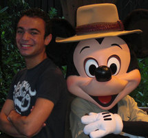 Un premier stage chez Eurodisney à Marne-la-Vallée, un deuxième à Disney Word en Floride. Un premier stage chez Eurodisney à Marne-la-Vallée, un deuxième à Disney Word en Floride.