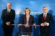 De g. à dr. : Pierre Tapie, président de la CGE, Valérie Pécresse et Paul Jacquet, président de la Conférence des directeurs des écoles d'ingénieurs.