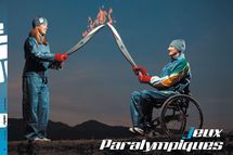Comme pour les JO, les jeux paralympiques ont leur flamme, portée par des sportifs handicapés ou ceux qui les soutiennent. Comme pour les JO, les jeux paralympiques ont leur flamme, portée par des sportifs handicapés ou ceux qui les soutiennent.