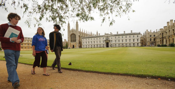 Sur le campus de l'université de Cambridge  © Cambridge University