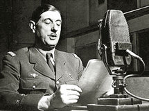 Le général de Gaulle, au micro de  Radio Londres, le 18 juin 1940.