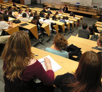 Les étudiants auront 10 mois de bourse et gardent les avantages de l'APL Les étudiants auront 10 mois de bourse et gardent les avantages de l'APL