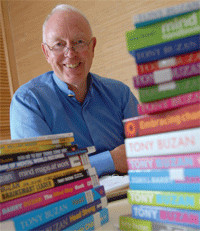 Tony Buzan, auteur de plus de 150 livres
