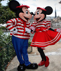 Disneyland Paris : des stages, jobs étudiants, alternances et CDI sur 500 métiers Disneyland Paris : des stages, jobs étudiants, alternances et CDI sur 500 métiers