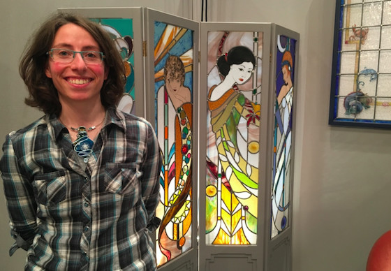 Amandine Steck devant une de ses créations sur un Festival des métiers d'art. Amandine Steck devant une de ses créations sur un Festival des métiers d'art.