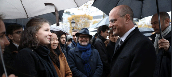 Jean-Michel Blanquer et des lycéens. © Twitter @jmblanquer