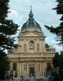 Le fronton de la Sorbonne, au Quartier latin à Paris.