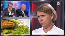 Stéphanie présente son bar au fenouil au jury des grands chefs (M6)