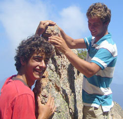 Adrien (à dr.), et son cousin Martin (à g.), en vacances en Corse.