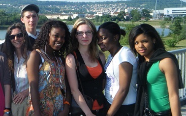 Gady (à dr.) avec ses camarades de l'E2C de Meaux.