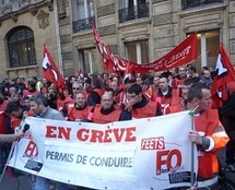 Les inspecteurs dans les rues de Paris, le 20 octobre 2011.