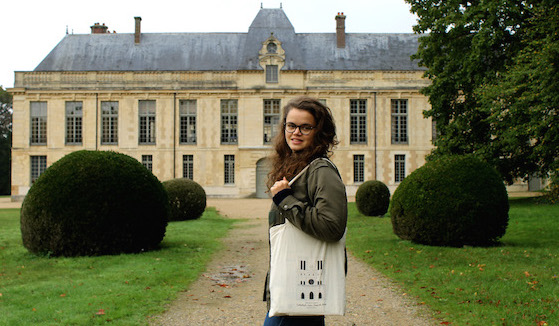 Une jeune illustratrice en patrimoine lance un tote bag à l'effigie de Notre-Dame