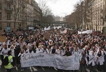 Dans les rues de Paris le 8 mars 2012. Photo : FFO.