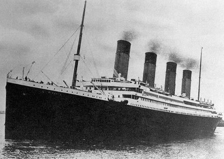 Le Titanic le 10 avril 1912 à Southampton : c'est le plus luxueux et le plus grand paquebot jamais construit.