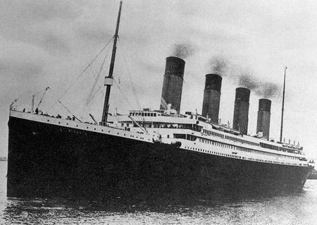 Le Titanic le 10 avril 1912 à Southampton : c'est le plus luxueux et le plus grand paquebot jamais construit. Le Titanic le 10 avril 1912 à Southampton : c'est le plus luxueux et le plus grand paquebot jamais construit.