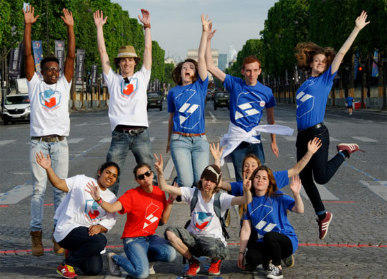 Volontaires en service civique lors du défilé du 14 juillet 2016. © Agence service civique / François Guenet