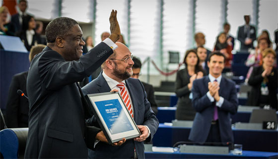 Remise du prix Sakharov 2014 à Denis Mukwege au Parlement européen ©  Claude Truong-Ngoc / Wikimedia Commons