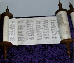 Un manuscrit des psaumes en hébreu. Un manuscrit des psaumes en hébreu.