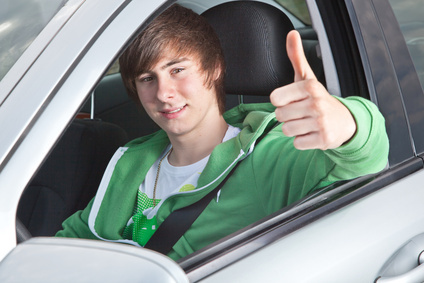 Assurance auto jeune conducteur : conseils pour limiter la casse