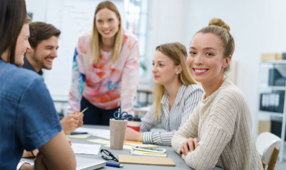 Un cursus allongé à trois ans en IUT avec davantage de projets et de stage.