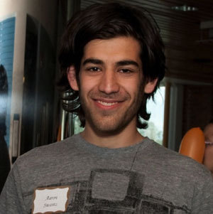 Photo : rememberaaronsw.com Photo : rememberaaronsw.com