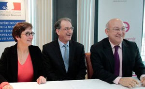 Valérie Fourneyron (à g.) et Michel Sapin (à dr.) entoure Denis Masseglia du CNOSF. (photo : H. Hamon MSJEPVA)