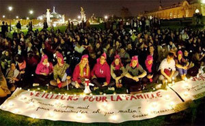 Mariage pour tous : des jeunes s'opposent pacifiquement Mariage pour tous : des jeunes s'opposent pacifiquement