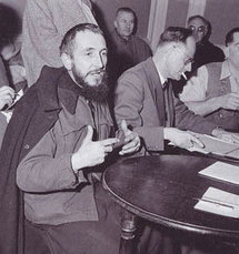 L'abbé Pierre en 1954. L'abbé Pierre en 1954.