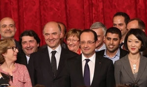 Le président entouré de Pierre Moscovici et Fleur Pellerin. Photo: présidence de la République