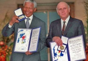 Le leader Noir et le président Blanc reçoivent ensemble le Nobel de la Paix