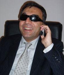 Fouad Hassoun : "être aveugle ne peut pas m'empêcher d'être heureux" Fouad Hassoun : "être aveugle ne peut pas m'empêcher d'être heureux"