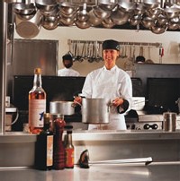 Vous aimez le travail en cuisine ? Envisagez un contrat d'apprentissage. Vous aimez le travail en cuisine ? Envisagez un contrat d'apprentissage.