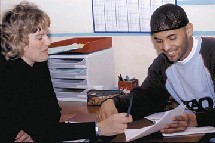 Signature d'un CIVIS dans une mission locale de l'Aisne.