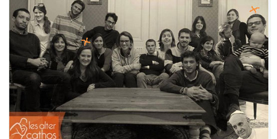 Parmi les AlterCathos, Marguerite Saccoman et Paul Colrat, le fondateur, son bébé dans les bras. Parmi les AlterCathos, Marguerite Saccoman et Paul Colrat, le fondateur, son bébé dans les bras.