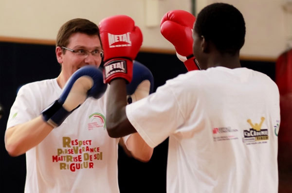 De la boxe pour les jeunes des cités avec l'Académie Christophe Tiozzo De la boxe pour les jeunes des cités avec l'Académie Christophe Tiozzo