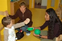 Puéricultrice, aide-puéricultrice en crèche municipale. Puéricultrice, aide-puéricultrice en crèche municipale.